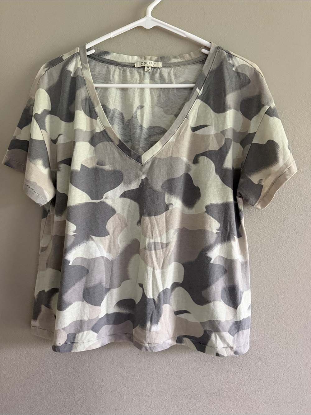 Z Supply Women's Camo V-Neck Tee in Gray & Cream
